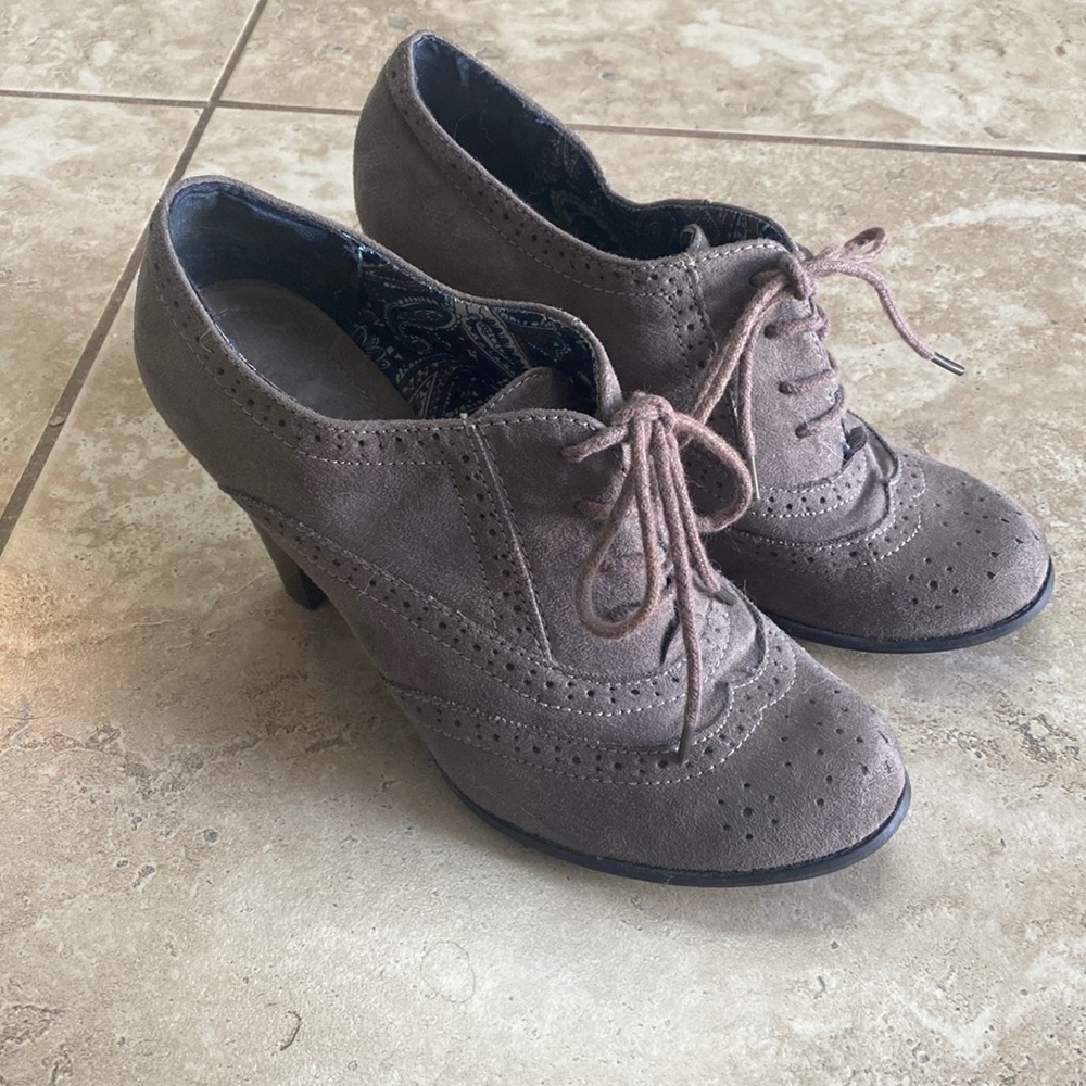 Brown-Gray Oxford style heels